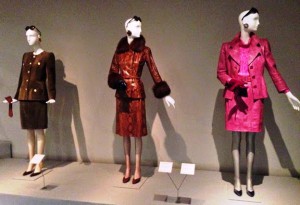 Exposicion Hubert de Givenchy vestidos de cuero