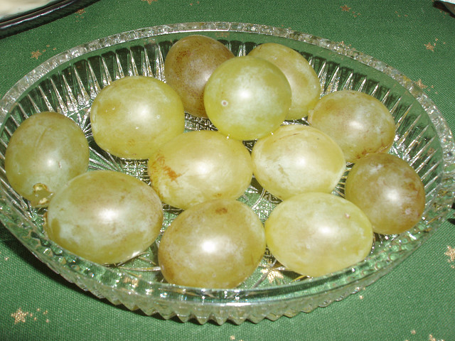 12 uvas