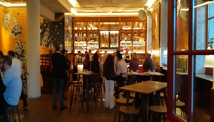 Patio de Leones, la tasca de la Puerta de Alcalá - Te Veo en MadridTe Veo  en Madrid | Blog con recomendaciones para salir en Madrid – Restaurantes,  Moda, Ambientes con Encanto