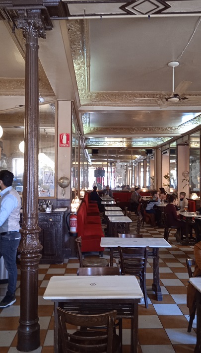 Fanático Catarata Periodo perioperatorio Los 10 cafés con más encanto de Madrid - Te Veo en MadridTe Veo en Madrid |  Blog con recomendaciones para salir en Madrid – Restaurantes, Moda,  Ambientes con Encanto & Mucho Más …