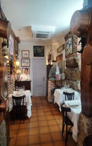 Restaurante-la-esquina-del-real-sala-pequena-te-veo-en-madrid.jpg