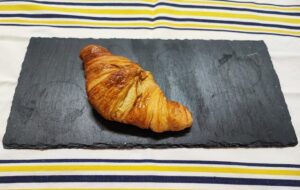 Croissant de Lombay uno de los mejores croissants de Madrid en 2024 en teveoenmadrid.com blog de gastronomía, restauración y ocio en Madrid.