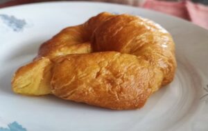 Croissant de Reina Victoria en 2024 en teveoenmadrid.com blog de gastronomía, restauración y ocio en Madrid.